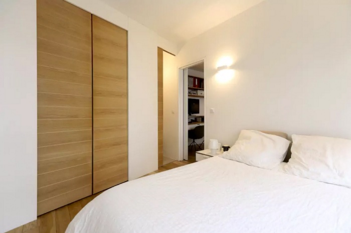 Appartement Paris : Chambre et portes coulissantes